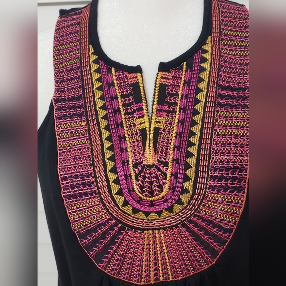 Ella Moss Women’s Black and Colorful Embroidered Sleeveless Top V Neck Size M - Picture 5 of 13